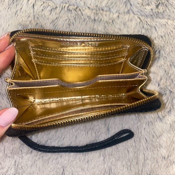 Michael Kors wallet! - Picture 4 of 4